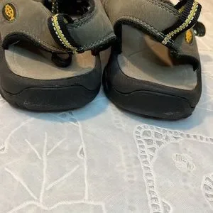 Keen | Shoes | Keen Close Toed Sandals Greenblack Size5  display picture 2
